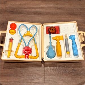 Vintage 1977 fisher-Price Yellow Medical Kit Bag